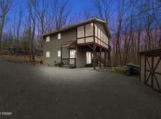 108 Blueridge Ln, Hawley, PA 18428