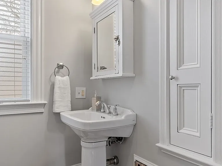 270 Poplar St — Photo 23