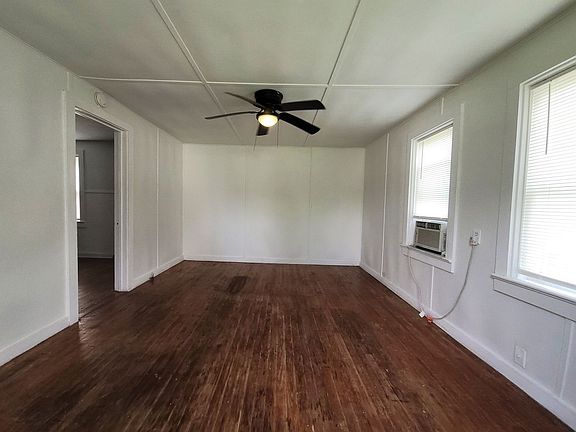2nd image of 1009 Fall St