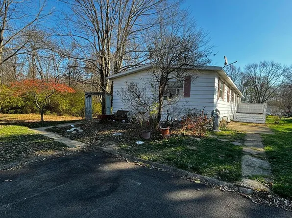 266 Locust Dr, London, OH 43140