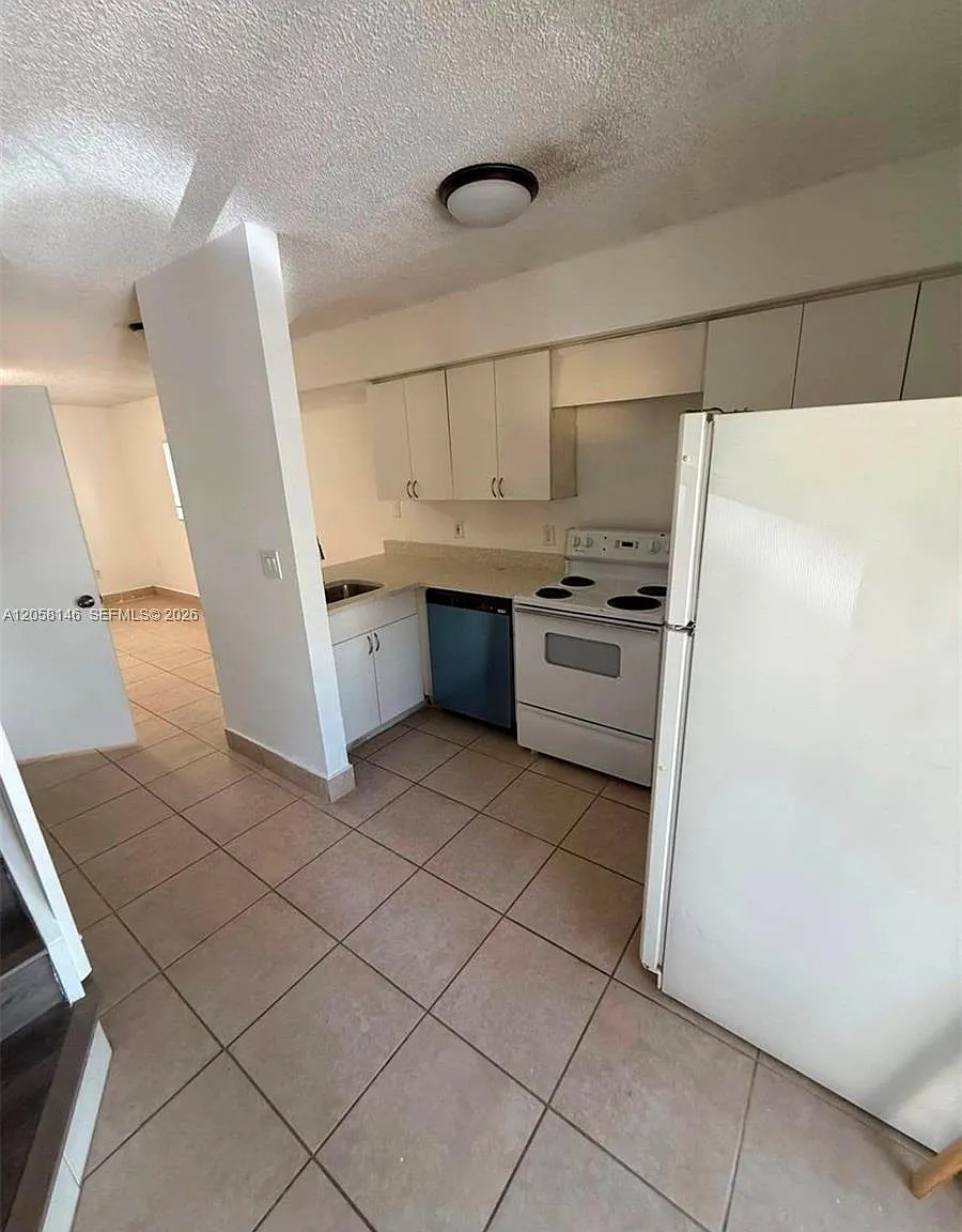 1650 NW 25th Ave — Photo 2