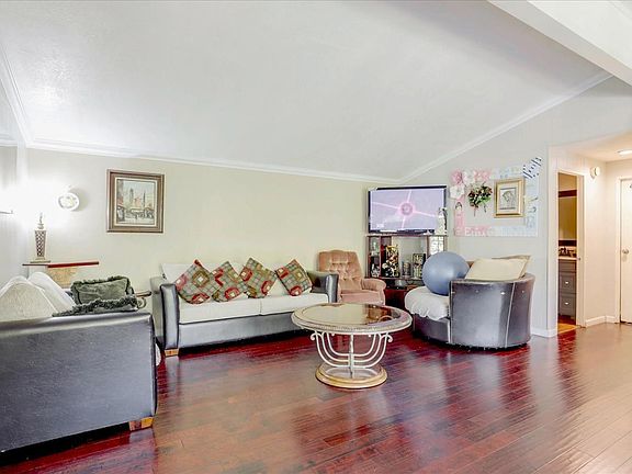 4th image of 437 Chateau La Salle Dr #437