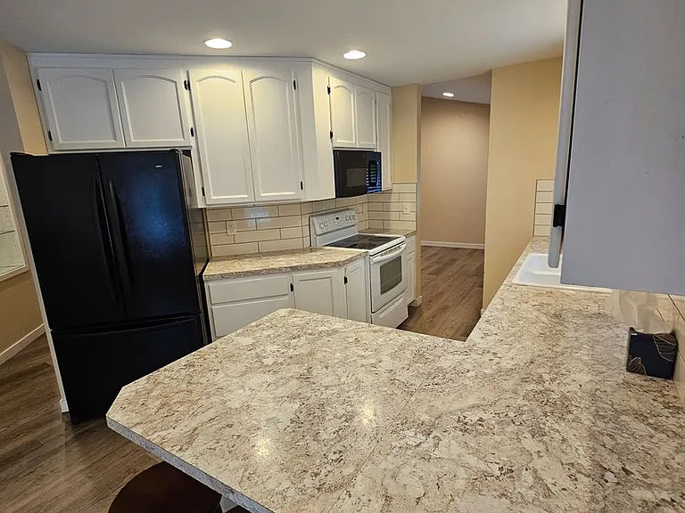 1574 SE Nylace Ln — Photo 12