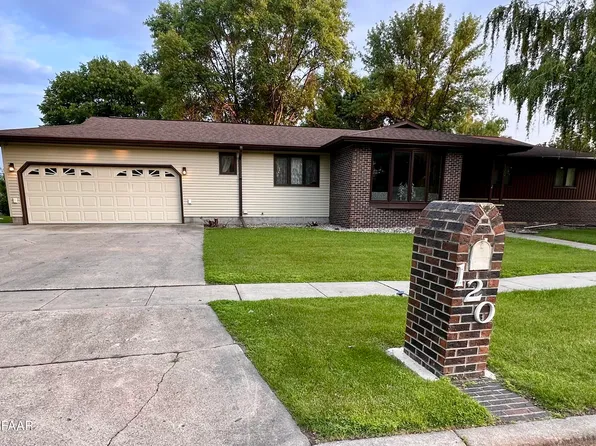 120 W 16th St, Grafton, ND 58237