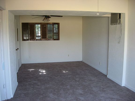 New carpet and paint, new back deck off master 