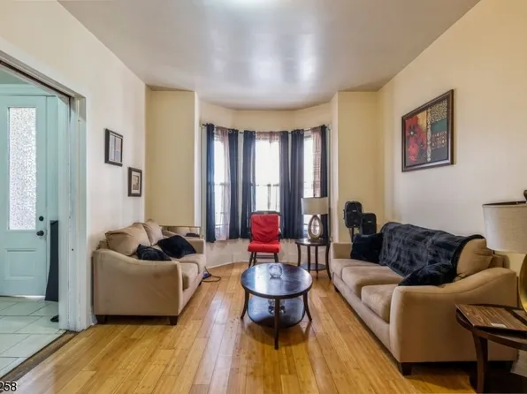 10 Taylor St, Newark City, NJ 07104