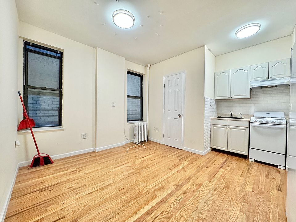 1st image of 41-26 Crescent St #3