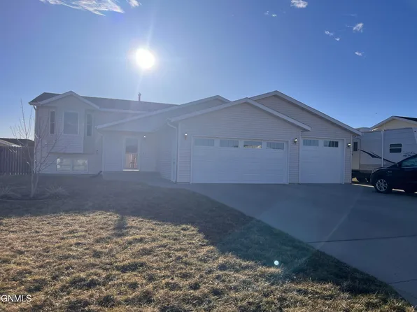 119 Lewis Rd, Bismarck, ND 58504