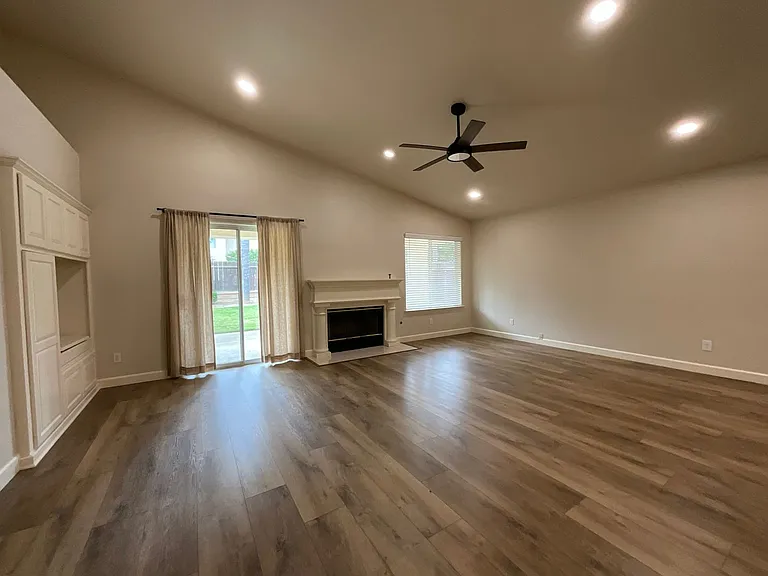 1834 E Lester Ave — Photo 8