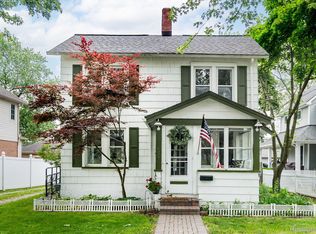 629 1st St, Rochester, MI 48307