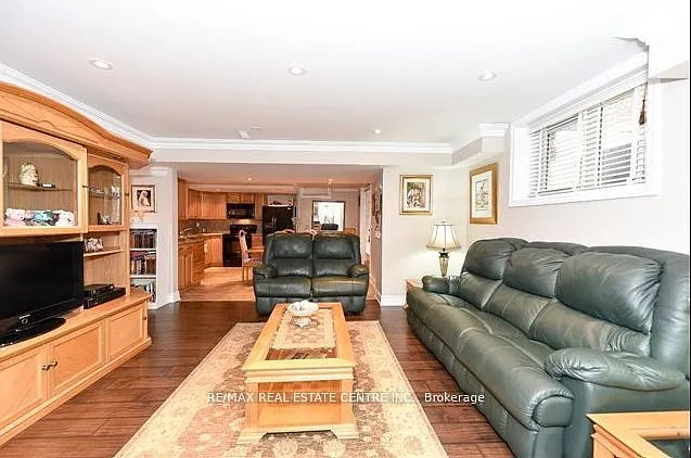 3 bed, $2,000 — Photo 3