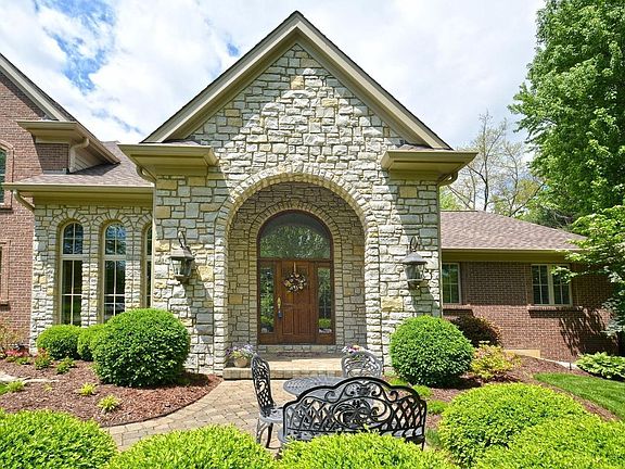 2nd image of 718 Winding River Blvd