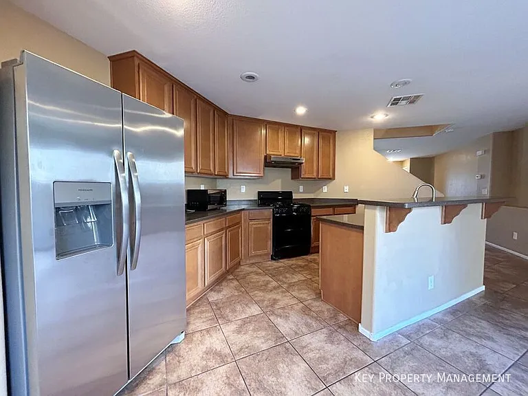 742 Iron Bridge St — Photo 11