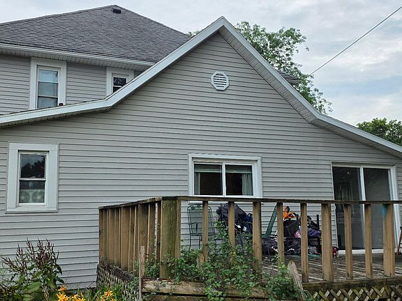 3rd image of 220 E Lincoln Ave