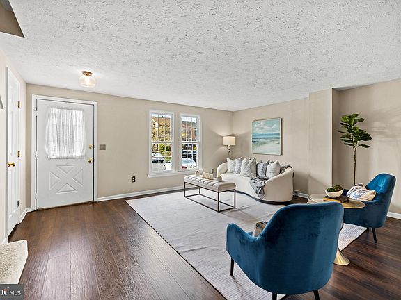 4th image of 6125 Hyacinth Dr