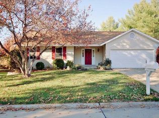810 Amanda Dr, Saint Peters, MO