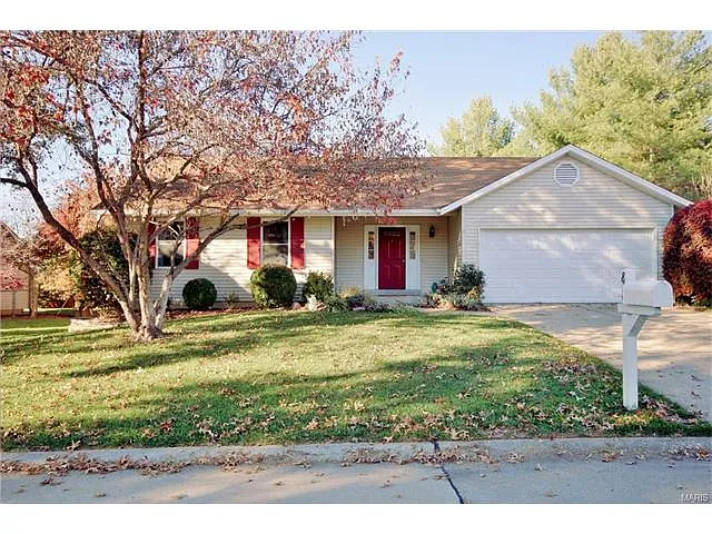 810 Amanda Dr photo 1
