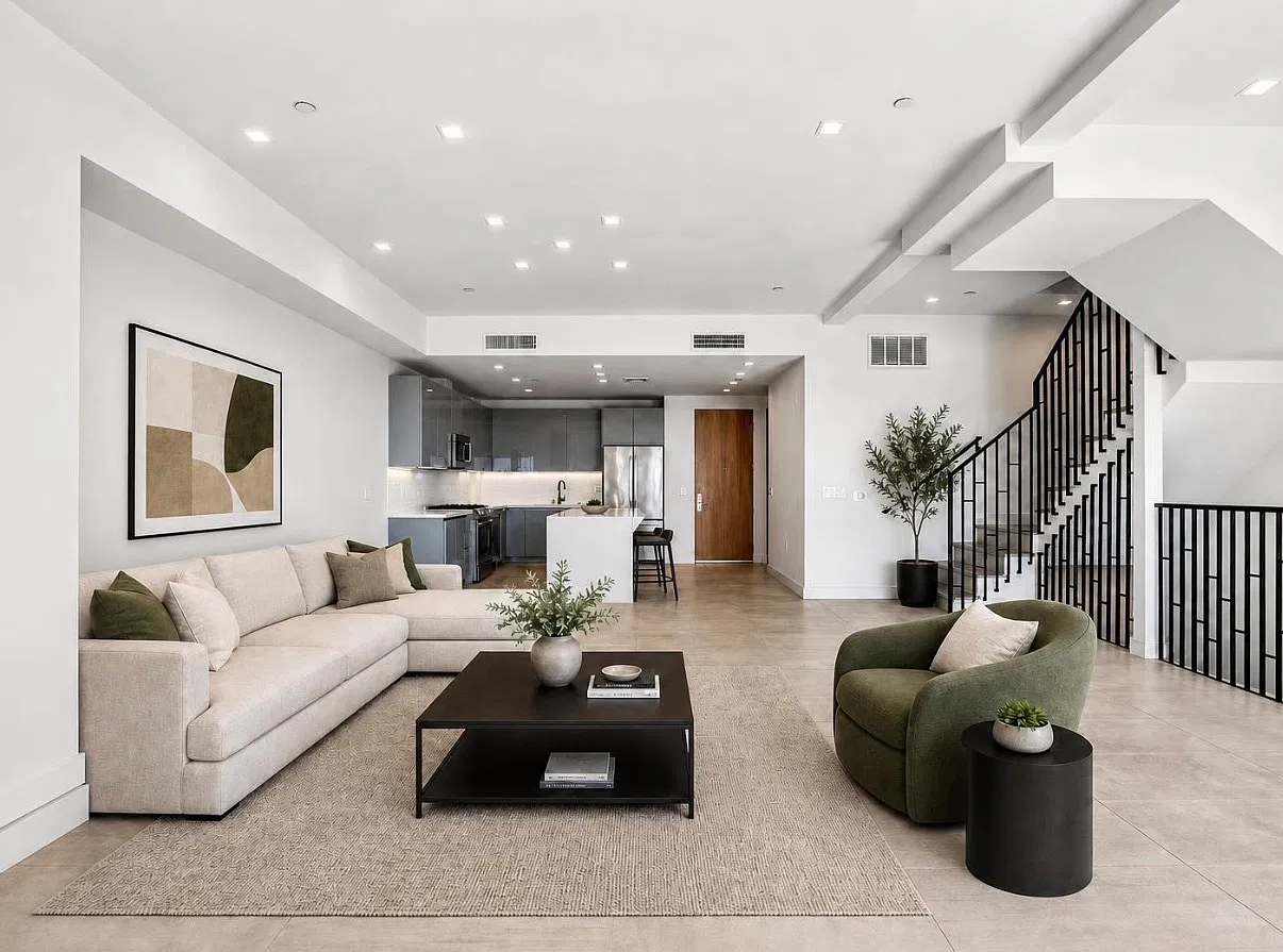 3 bed, 2500 sqft, $8,000 — Photo 2