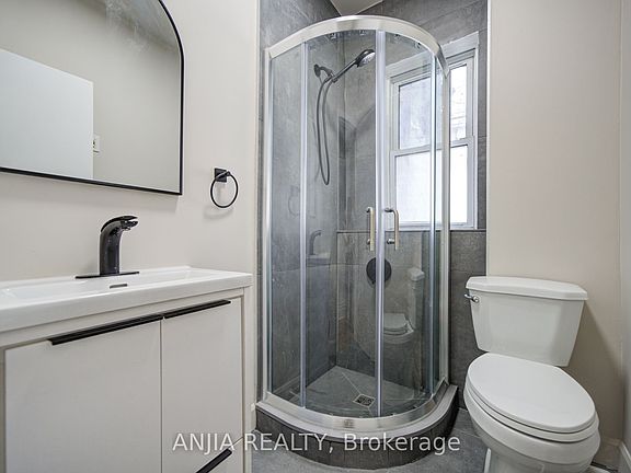 5th image of 1063 Dufferin St