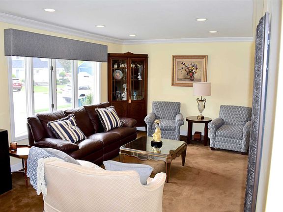 4th image of 10 Oakdale Pl