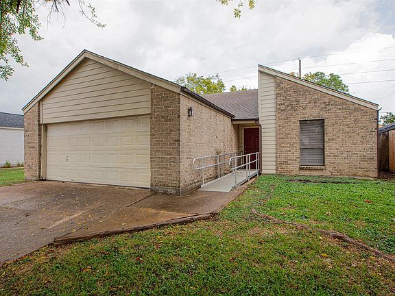 3rd image of 16042 Bear Hill Dr