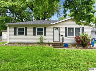 8660 Westridge Dr, Omaha, NE 68124