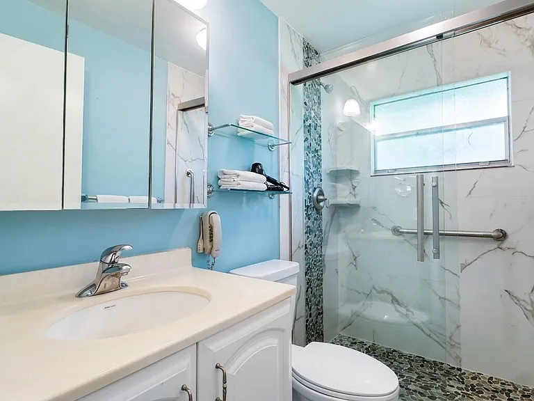 220 Seville Ct #J — Photo 12