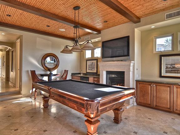 Main Floor Bonus Room