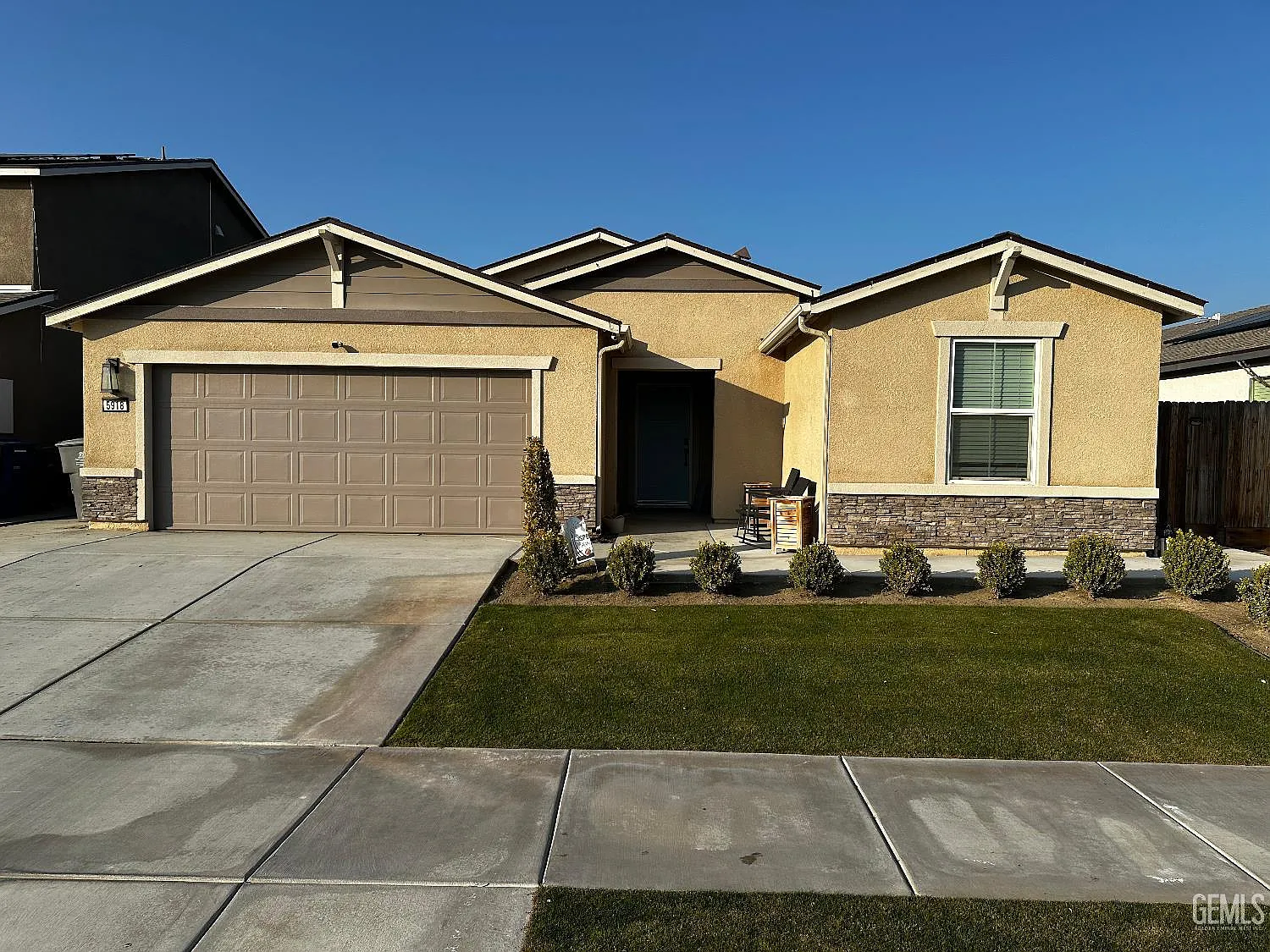 5918 Esmerelda Ave photo 1