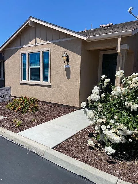 Building Photo - 853 Tivoli Dr