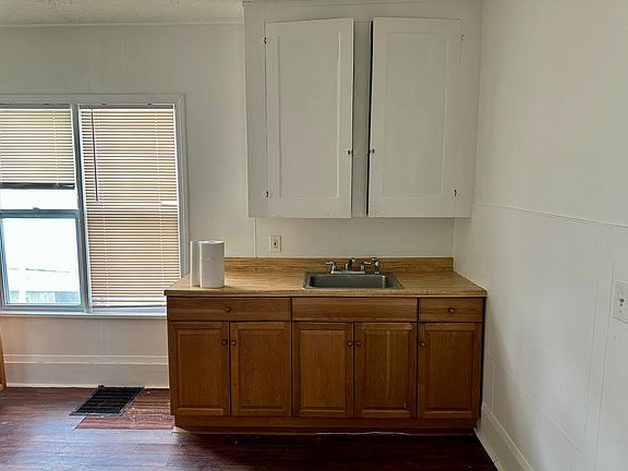5th image of 208 Courtland St