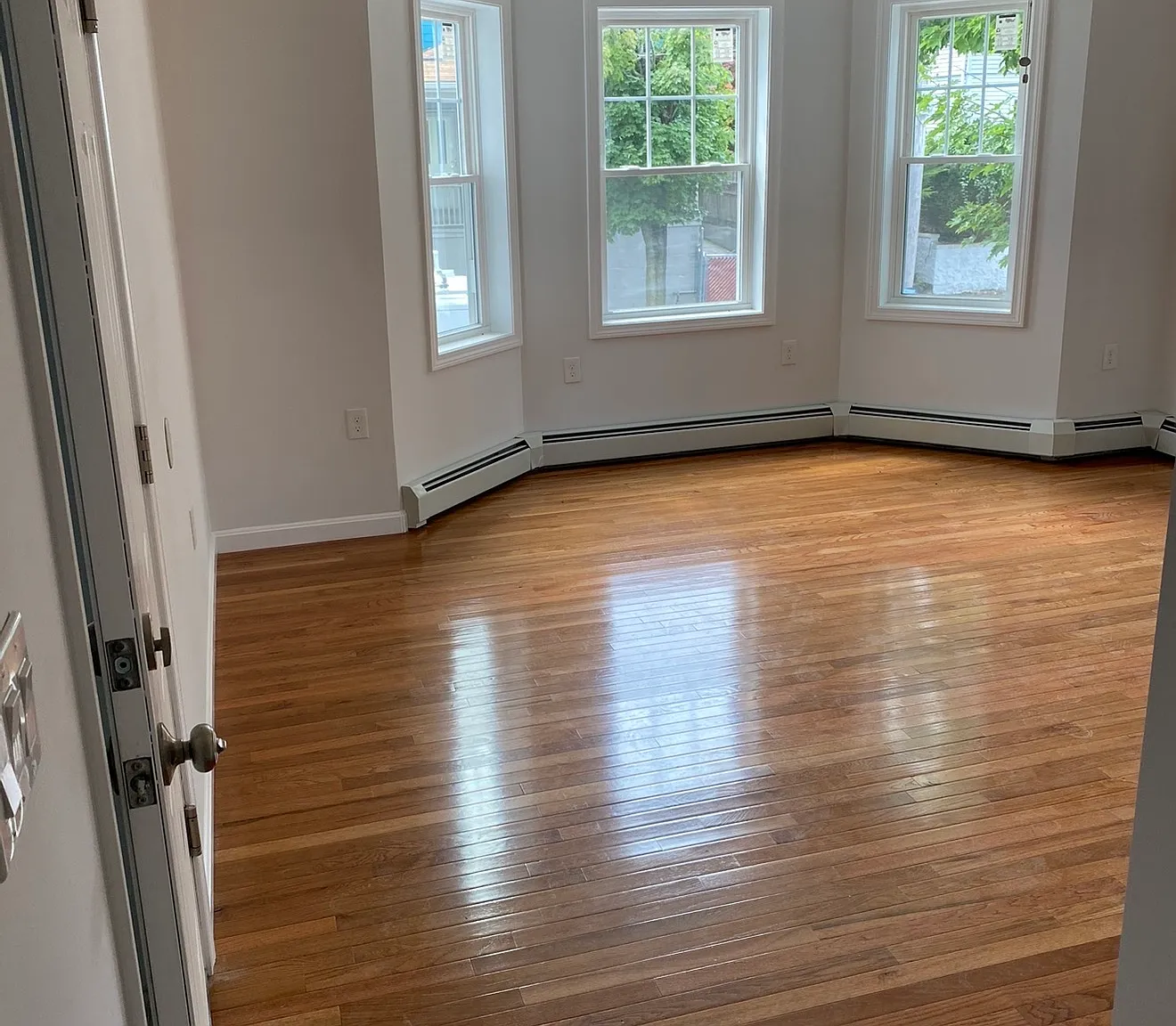 3 bed, 300 sqft, $2,800 — Photo 2