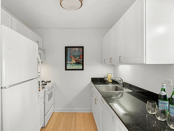 4th image of 1400 5th Ave APT 4I