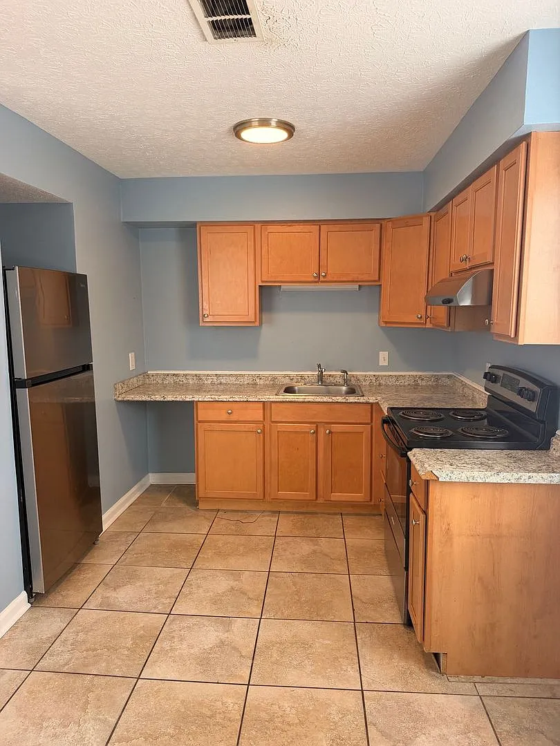 6321 Lenawee C3 — Photo 2