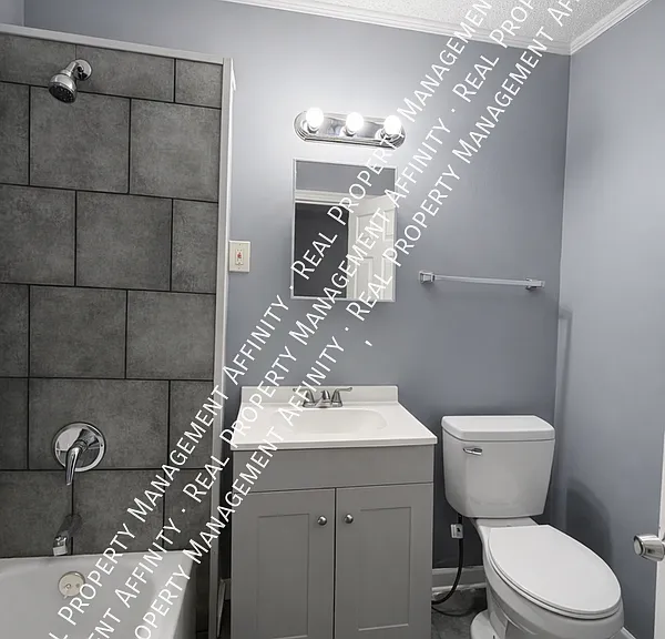 629 E Trigg Ave — Photo 5