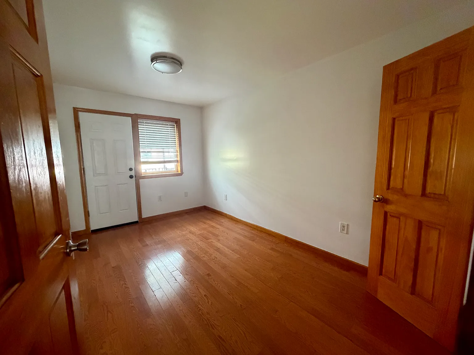 4 bed, 1100 sqft, $4,000 — Photo 4