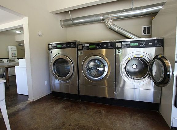 3rd image of 822 E Pioneer Ave