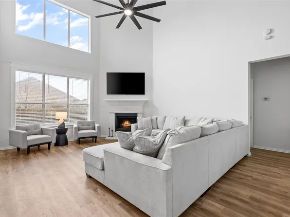 537 Darlington Trl, Fort Worth, TX 76131