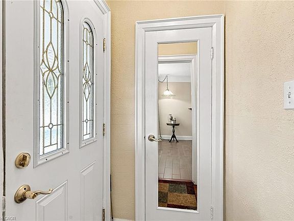 5th image of 38 Garside Ave S