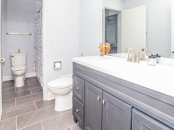 4th image of 9126 Clairmont Ct #111