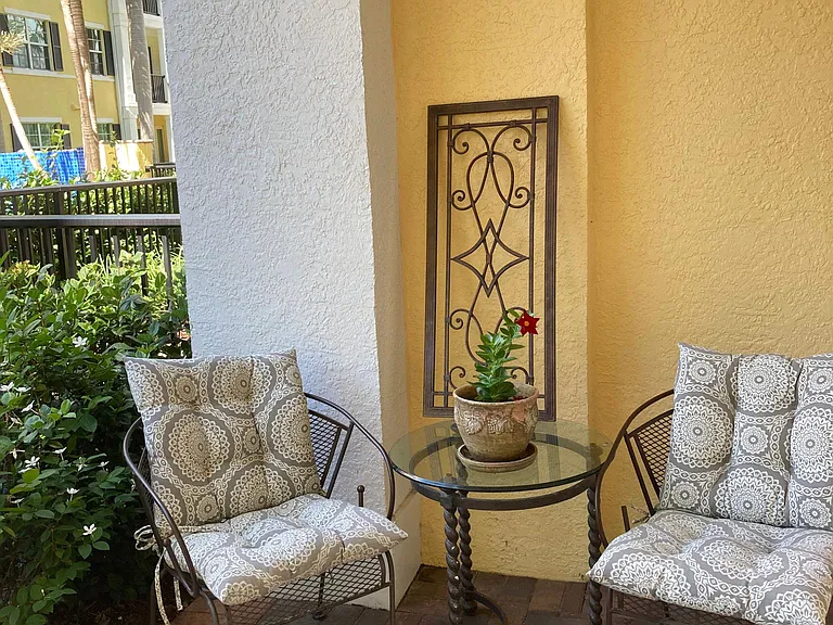 226 N Latitude Cir #101 — Photo 2