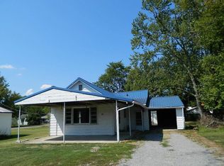 1003 N 1st St, Fairfield, IL 62837
