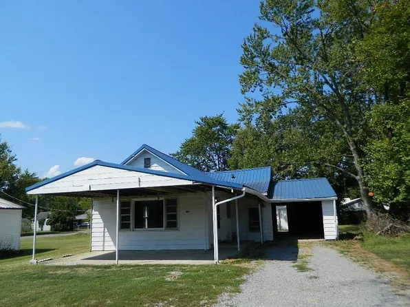 1003 N 1st St, Fairfield, IL 62837