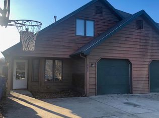 233 Glenview Dr, Lawrence, KS 66049