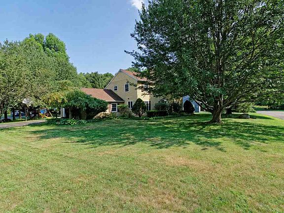 3rd image of 17 Wagon Wheel Ln