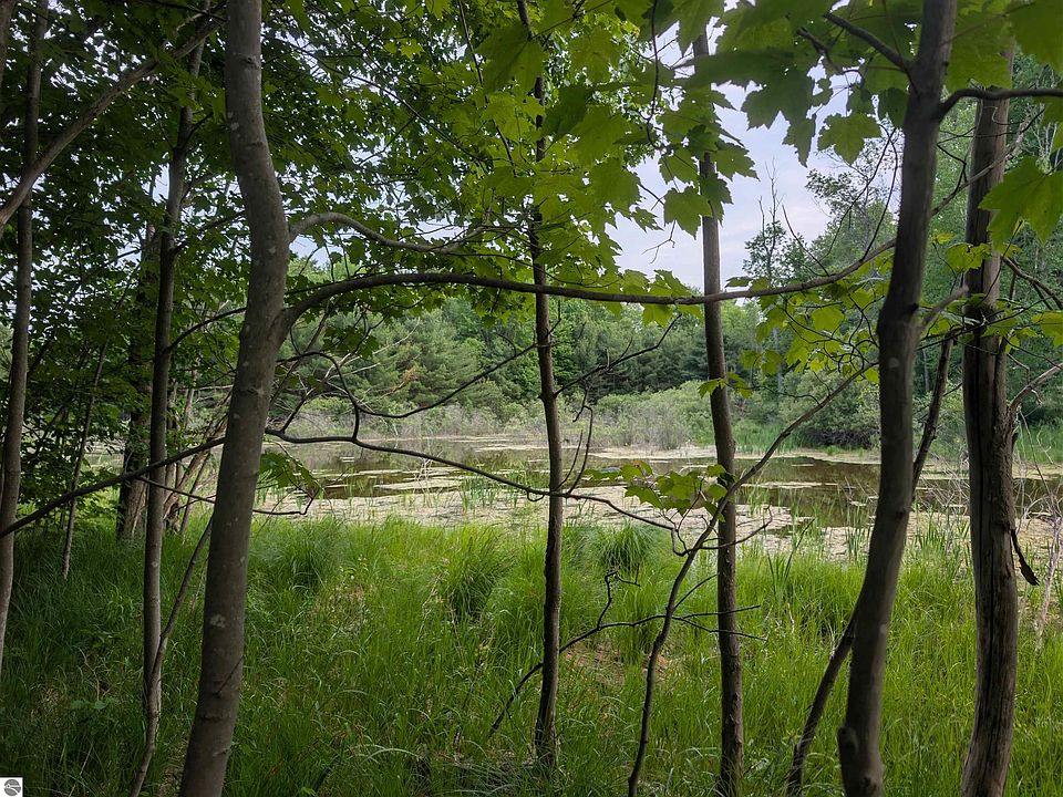 1st image of 20047 Davis Lake Rd