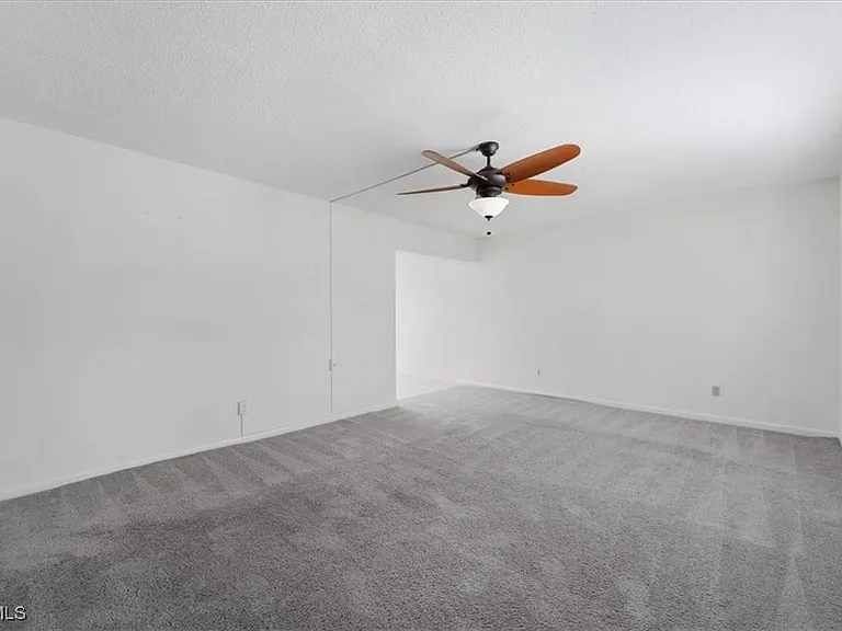 339 Joel Blvd #121 — Photo 17