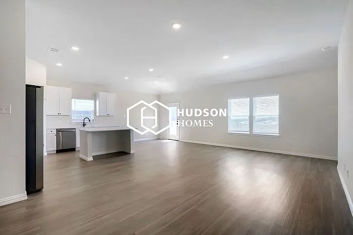 4 bed, 2.0 bath, 1763 sqft, $1,649 — Photo 2