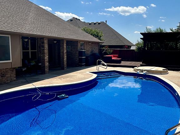 4th image of 1605 NW 157th Cir