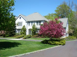 4 Spruce Hill Ct, Pleasantville, NY 10570